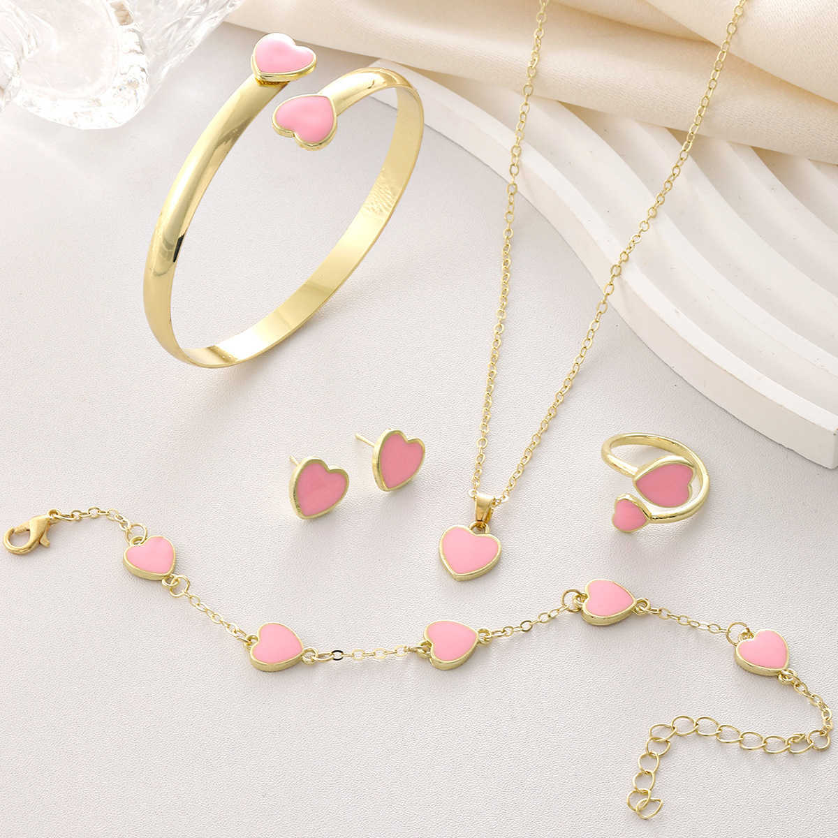Hot selling Love Jewelry Set Xiyin Peach Heart Bracelet Bracelet Earnail Necklace Ring Jewelry W250312
