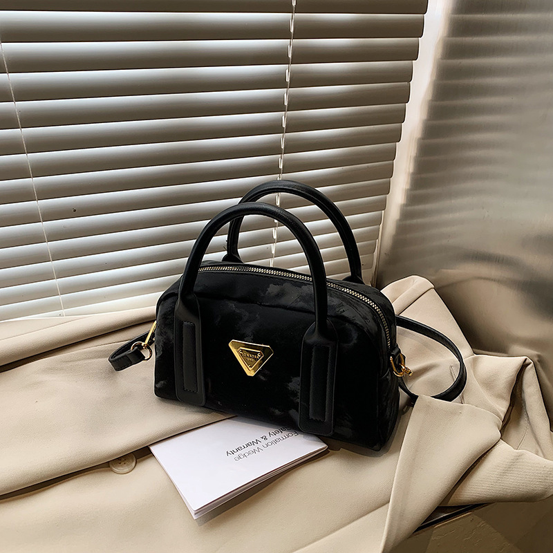 2025 Summer New High End Fashion Designer Handheld Mini Small Square Bag New Trend Small Handbag Premium Storage Bag Wallet Crossbody Bag Casual Saddl