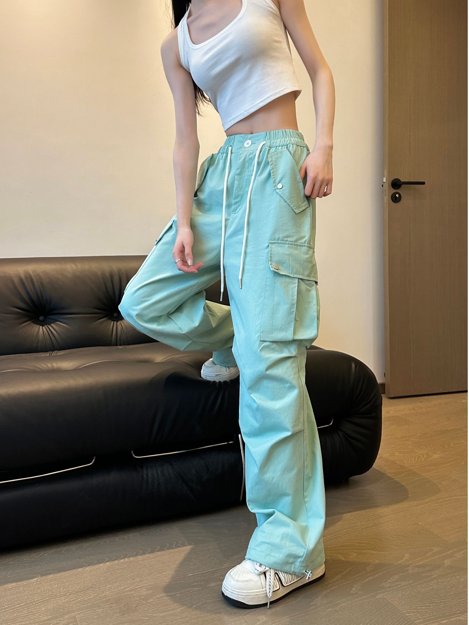 Chic Women's Vintage Style White Tops - Slim Cut & Versatile Bottom Shirts for Everyday Wear