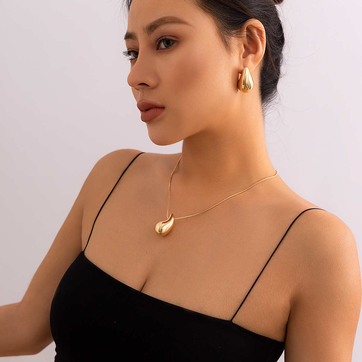 Simple Drop Shape Temperament Necklace Women's Senior Sense Niche Design Collar 2025 New Women's Necklace Jewelry