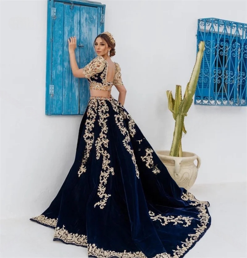 Elegant Arabic Kaftan Dark Navy Velvet Prom Dresses With Gold Lace Appliques Beaded Two Pieces Formal Party Gown Modern Backless Evening Dress 2025