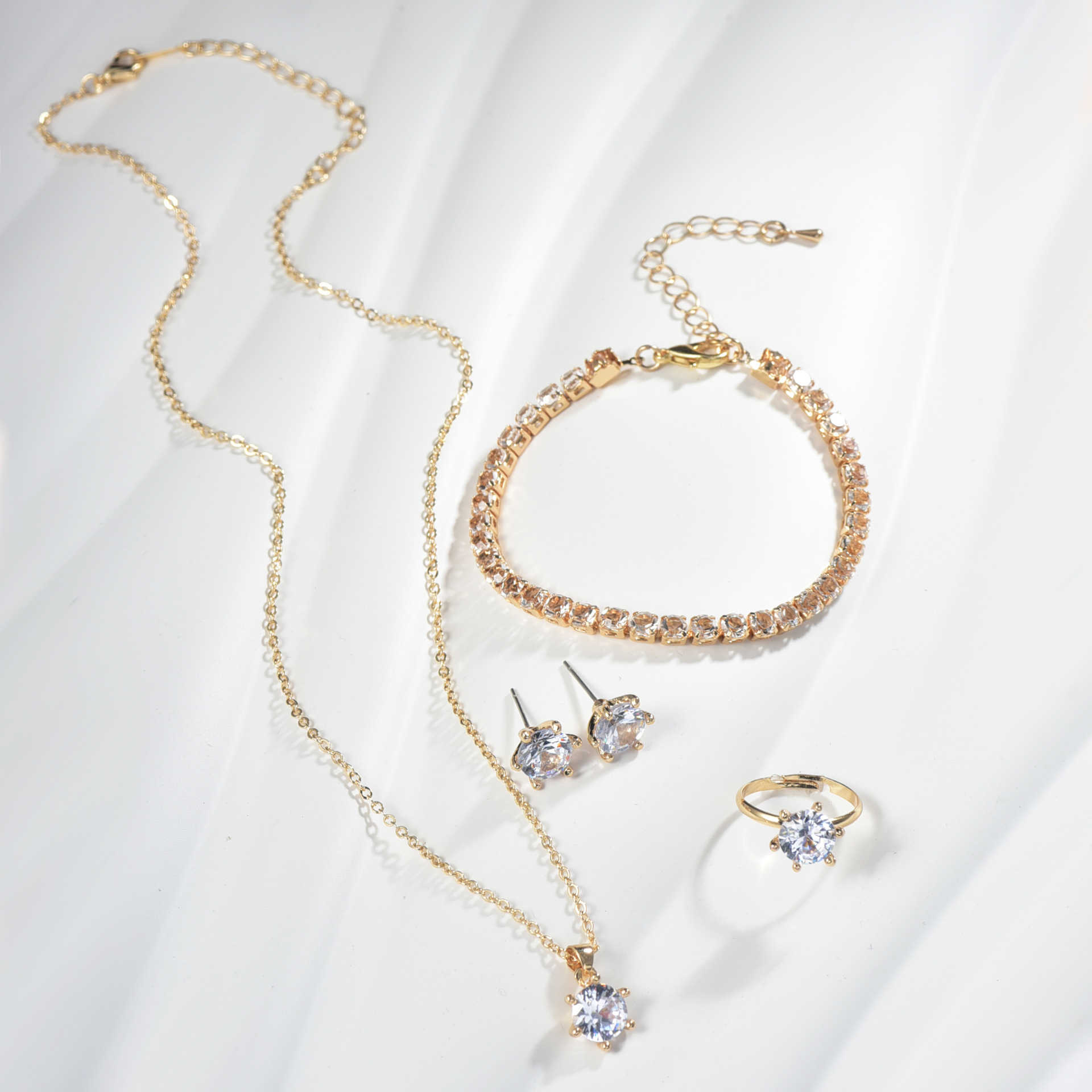 Zircon Jewelry Set Womens Eight Heart Eight Arrow Earnail Ring Bracelet Necklace Four Piece Jewelry Set W250312