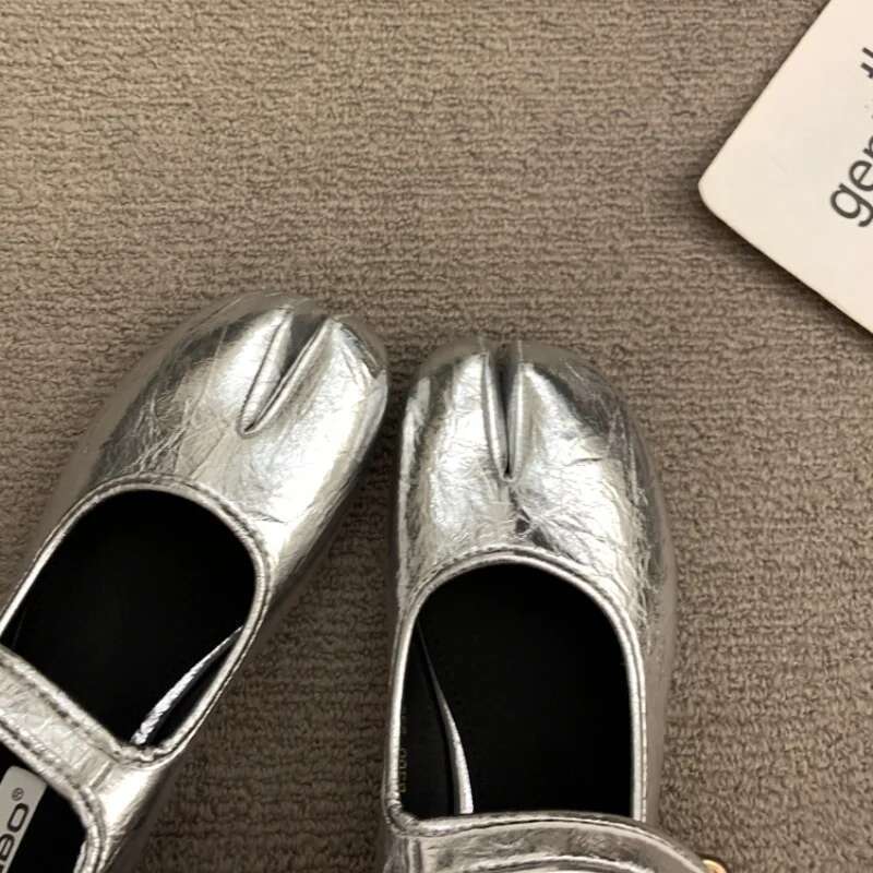Women's hot Split Toe Flat Shoes Mary Jane Loafers Soft Leather Casual Footwear Elegant Autumn Fashion Retro Ankle Strap Tabi