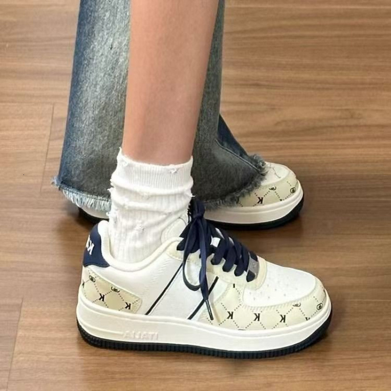 Women's High Appearance Thick Soled Board Shoe Designer Autumn 2025 New Casual White Shoes Fashionable Sports Shoes