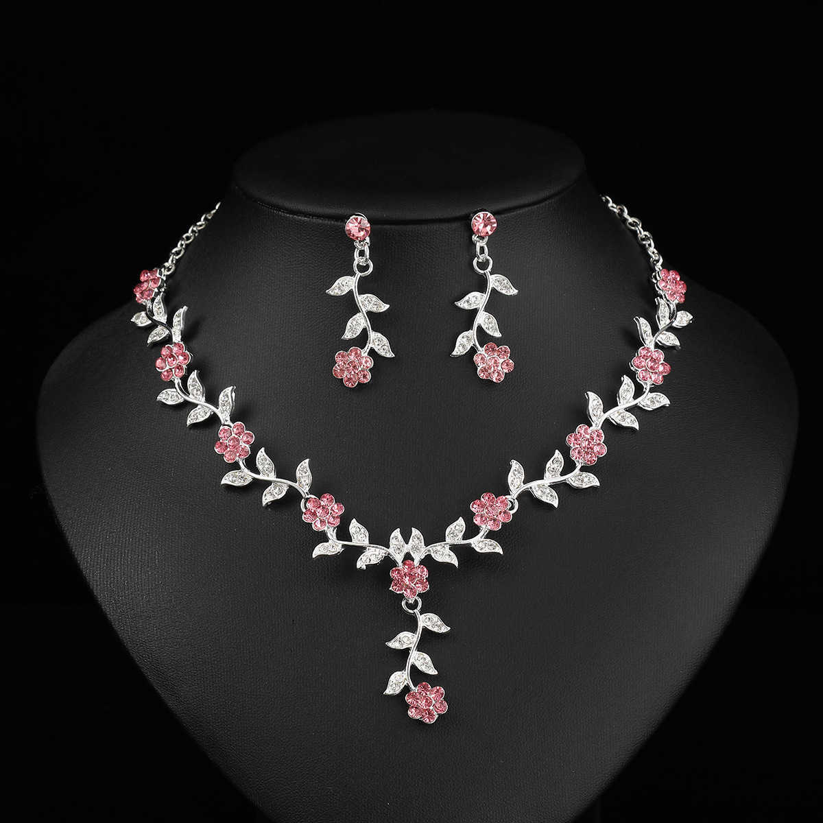 Straight necklace set for brides versatile. Plum shaped necklace with colorful diamonds and collarbone chain W250312