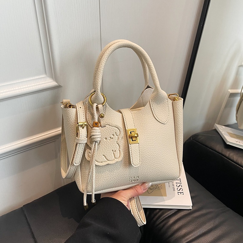 Fashion Women s Designer Light Luxury Handbag 2025 New Style Vegetable Basket Simple Niche Shoulder Bag Solid Color Crossbody Bag Casual Wallet Makeup