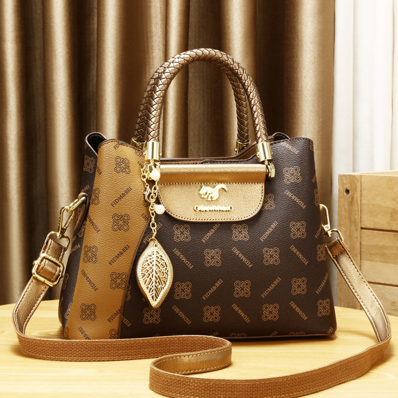 Women s 2025 New High end Fashion Designer Light Luxury Handbag Women s Casual Large Capacity Shoulder Bag High quality Crossbody Bag
