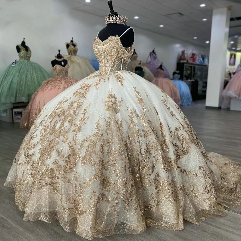 Light Champagne Ball Gown Quinceanera Dress Spaghetti Sequined Appliques Lace Beading Crystal Tassel Tull Vestidos De 15 Anos Sweet 16 Dress