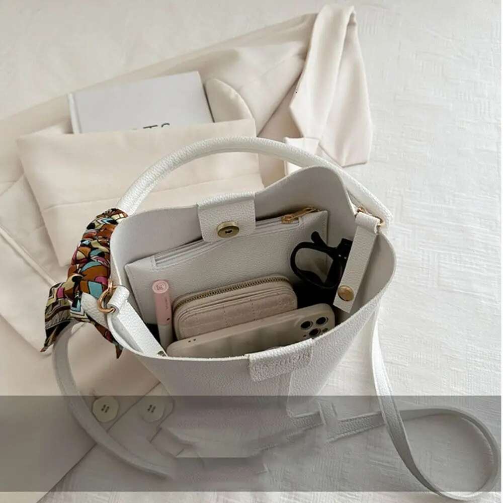 New Large Capacity Bucket Bag Fashionable Designer Women s Handbag Sweet And Simple Versatile Crossbody Bag Portable Wallet High quality Leather Stora