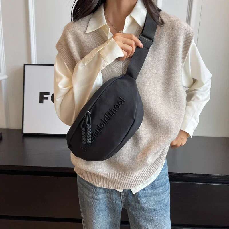 Large Capacity Crossbody Bag Women s Designer Fashionable Waist Bag Trendy Half Moon Shaped Solid Color Dopamine Handbag High quality Saddle Bag Walle