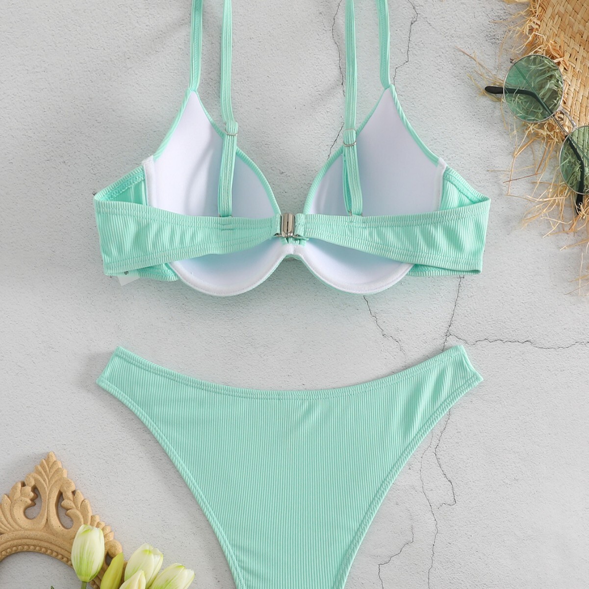 2025 New Women's Swimsuit Candy Color Triangle Sexy Split Swimsuit Designer Solid Color Bikini Women Outdoor Beach Fresh Cute Little