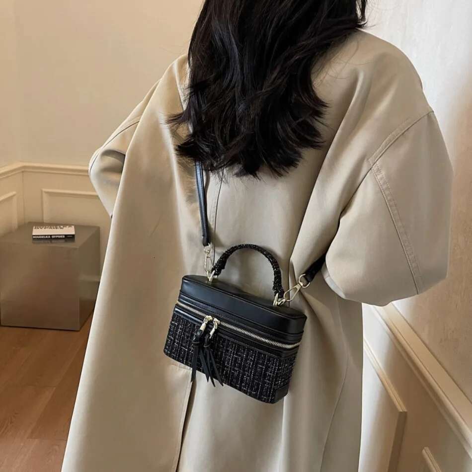 Retro Wool Box Handbag Designer Women s Fashionable Slanted Shoulder Bag 2025 New Handbag Chain Mini Small Square Bag Casual Wallet Storage Bag