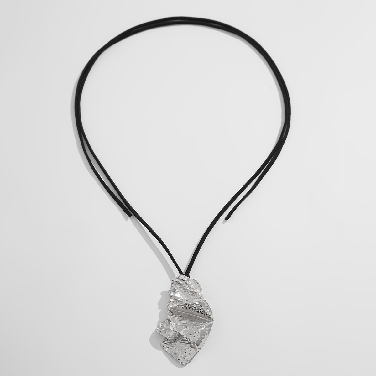 Irregular French Pendant Collar Cold Pleated Liquid Alloy Necklace Jewelry for Women
