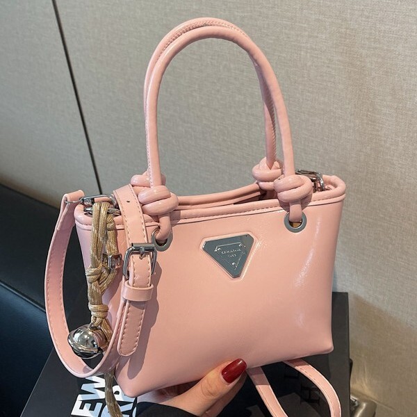Fashion Designer Women s High end Handbag Bucket Bag 2025 New Product Niche Trend Casual Crossbody Bag High quality Wallet Storage Bag Makeup Bag