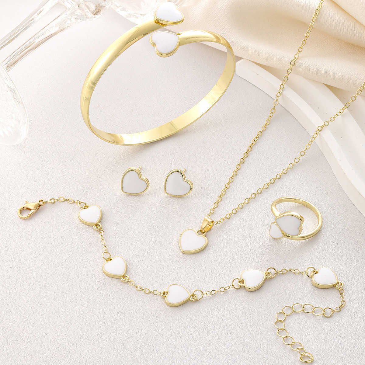 Hot selling Love Jewelry Set Xiyin Peach Heart Bracelet Bracelet Earnail Necklace Ring Jewelry W250312