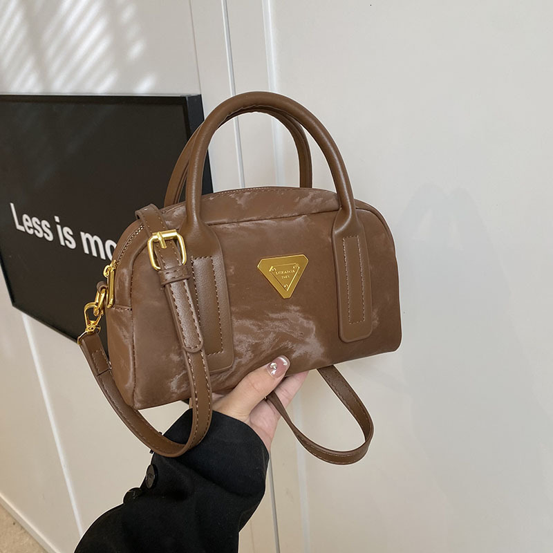 2025 Summer New High End Fashion Designer Handheld Mini Small Square Bag New Trend Small Handbag Premium Storage Bag Wallet Crossbody Bag Casual Saddl