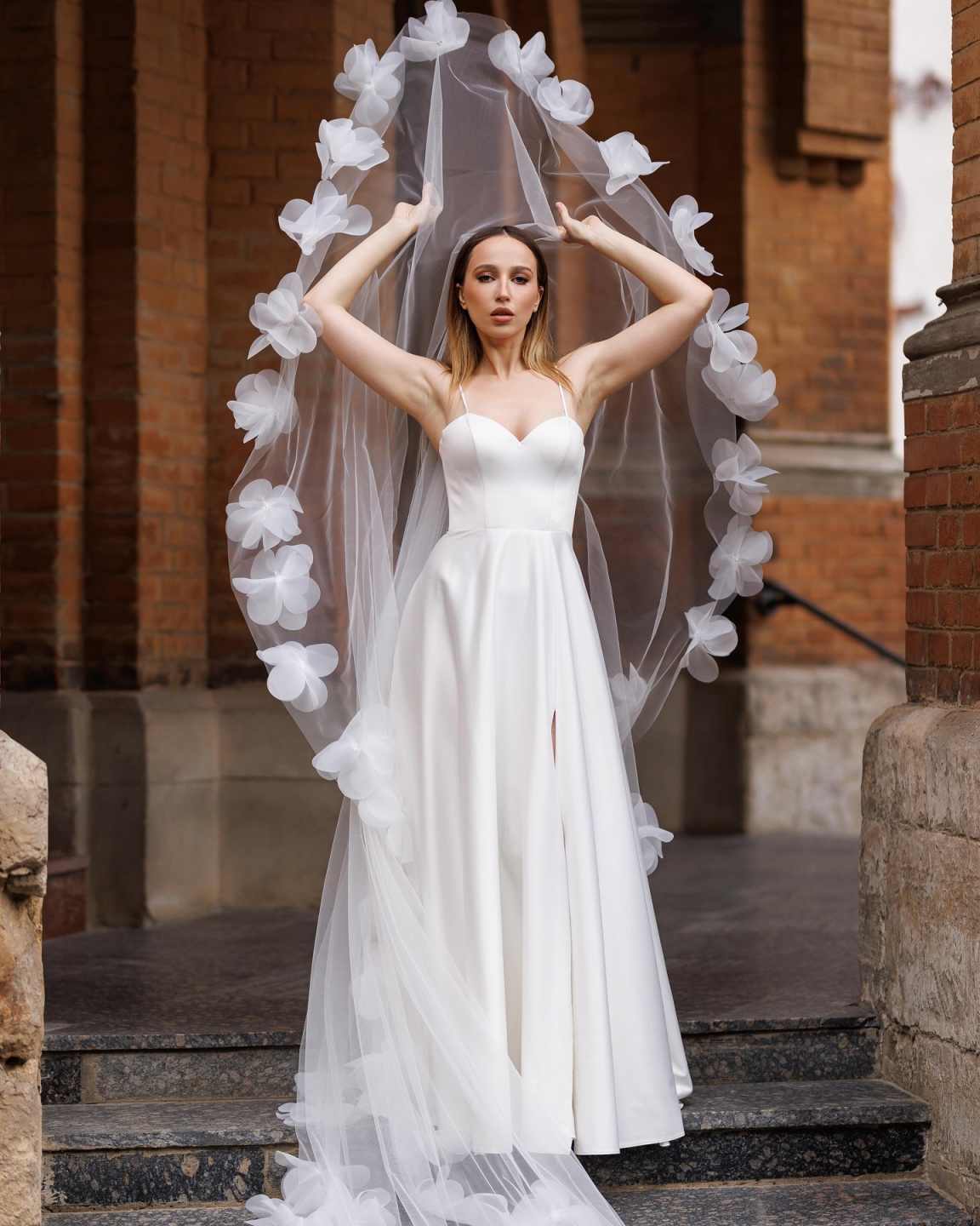 Customized Wedding Veils 3D Hand Made Flowers Edge Hair Accessories Long Floral Bridal Veil With Comb