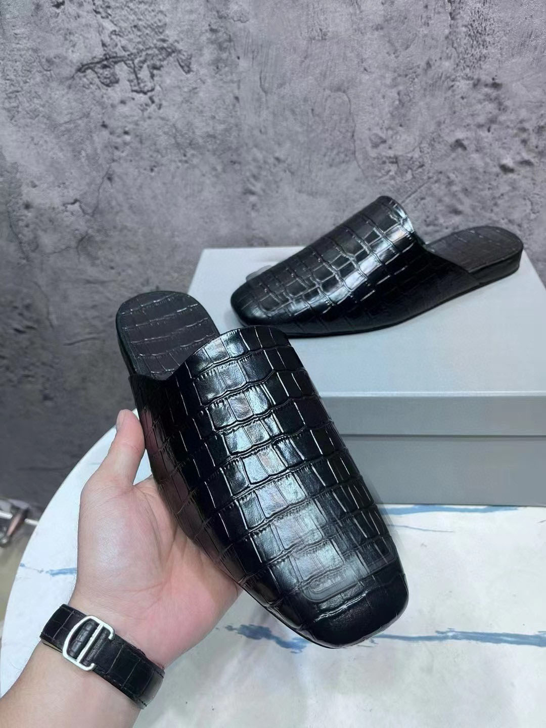 designer Shoes luxury Paris Cosy Round headed BB genuine leather slippers fashion Men Women mules Scuffs Baotou sandal Size 35-45