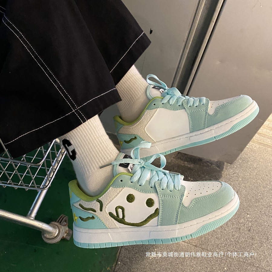 2025 new mint green niche designer trendy fashion couple casual training style multifunctional, lightweight and fashionable sports skateboard