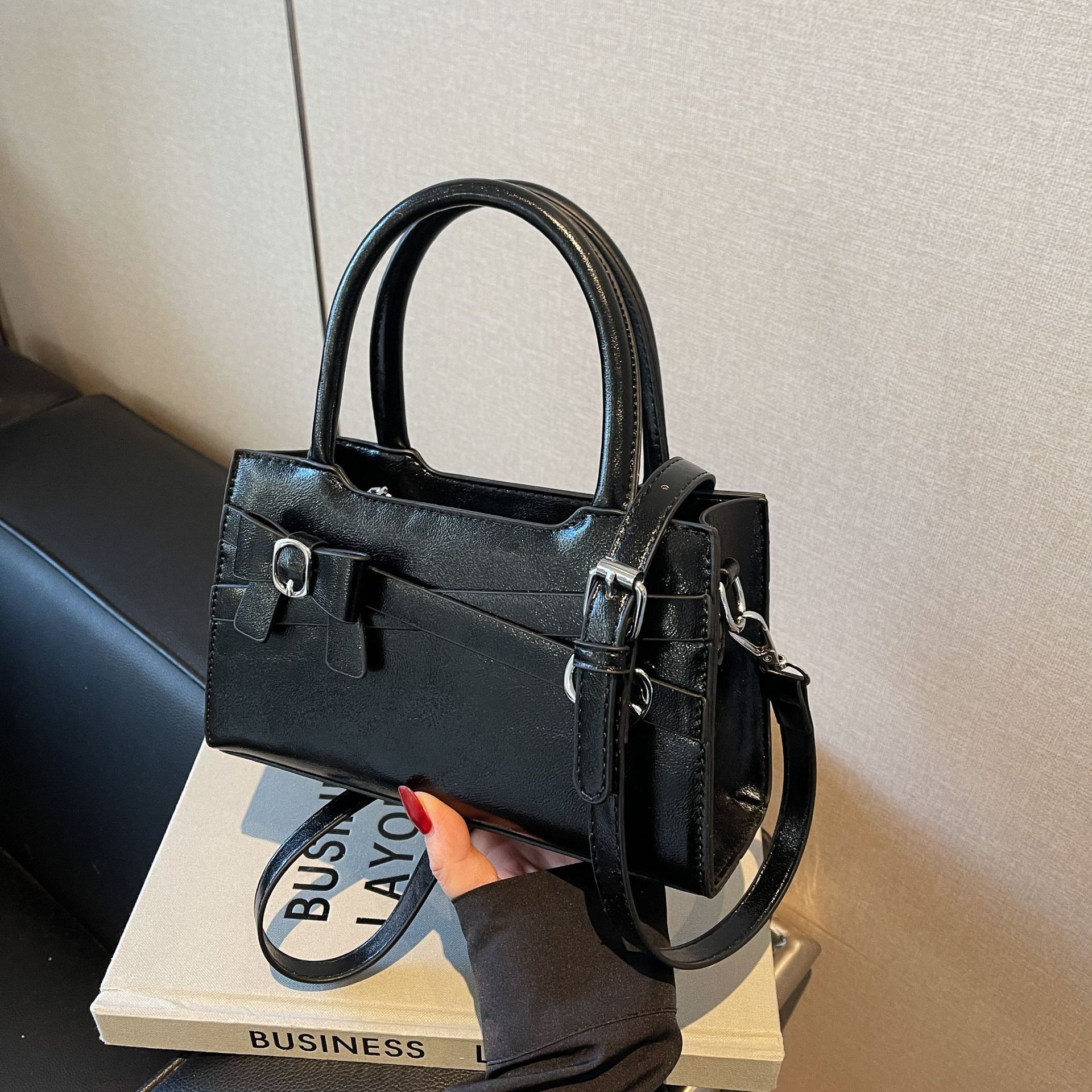 2025 Summer New High-end Practical Bag Women s Bow Fashion Designer Handbag Simple Solid Color Armpit Crossbody Bag Wallet Storage Bag Casual Saddle B