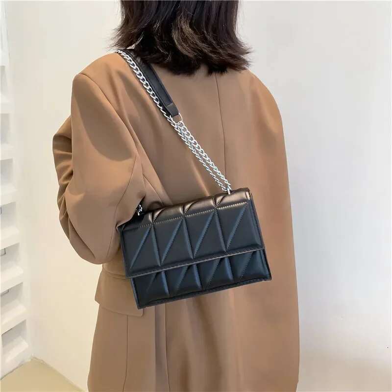 Designer Fashion Women s Crossbody Bag Premium PU Leather Handle Chain Handbag 2025 New Casual Wallet Lipstick Phone Storage Bag Mini Saddle Bag