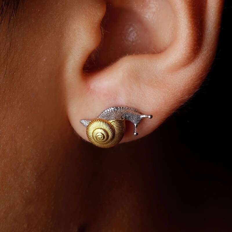 Exquisite snail fashionable gold and sier mixed color versatile couple set earrings, accessories