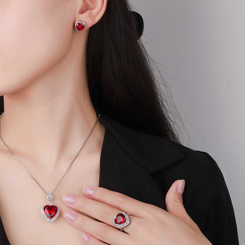 2024 New Zhuangsheng Simulation Red Corundum Heart Shaped Light Luxury Set 15 * 15-12 * 12-9 * 9 W250312