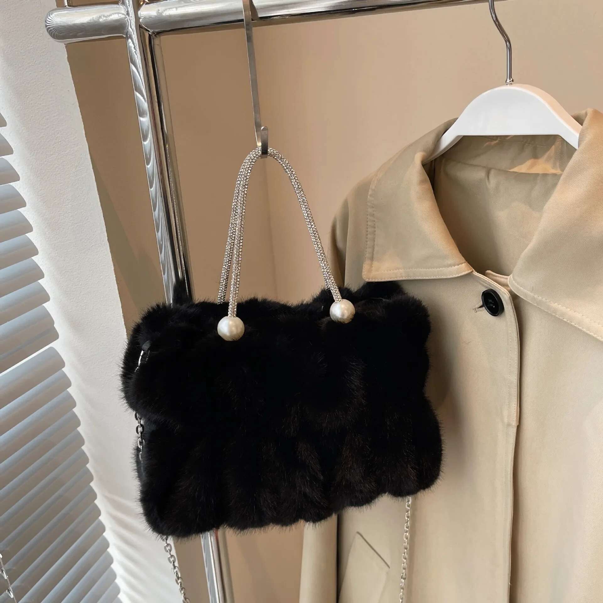 Soft Plush Evening Bag Elegant Party Mini Handbag High end Fur Handbag Fashionable Designer New Anti Slip Chain Crossbody Bag Casual Silver Coin Lipst