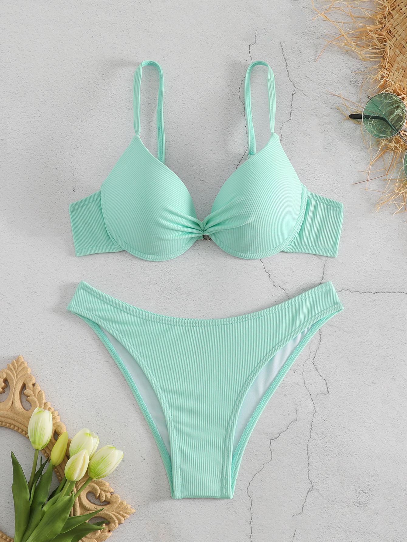 2025 New Women's Swimsuit Candy Color Triangle Sexy Split Swimsuit Designer Solid Color Bikini Women Outdoor Beach Fresh Cute Little