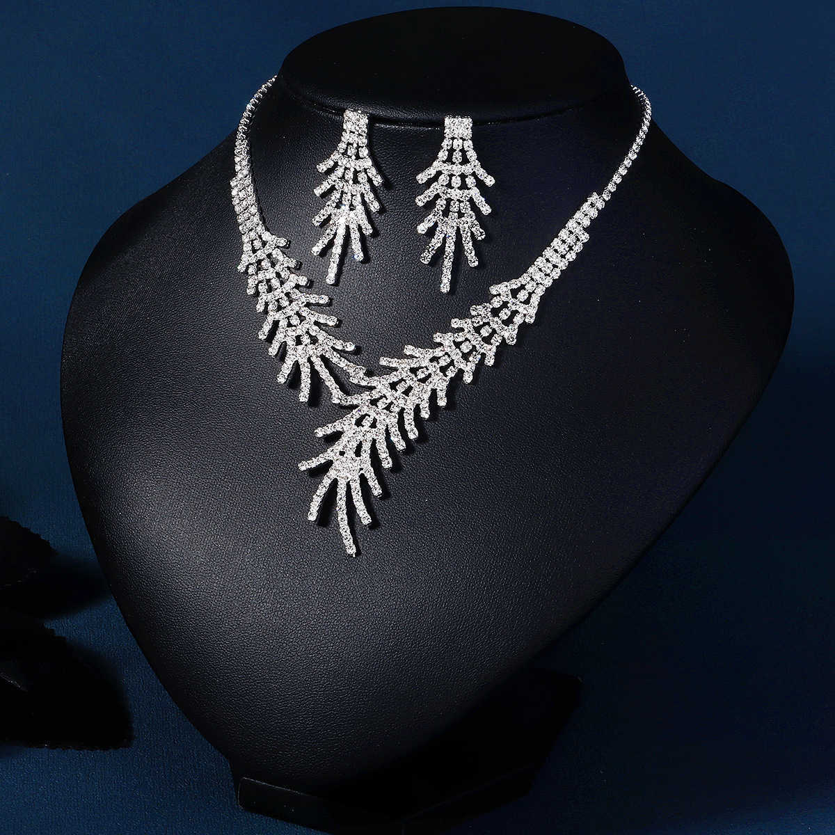 Bridal jewelry set high-end crystal studded necklace earrings three piece set creative new wedding accessories W250312