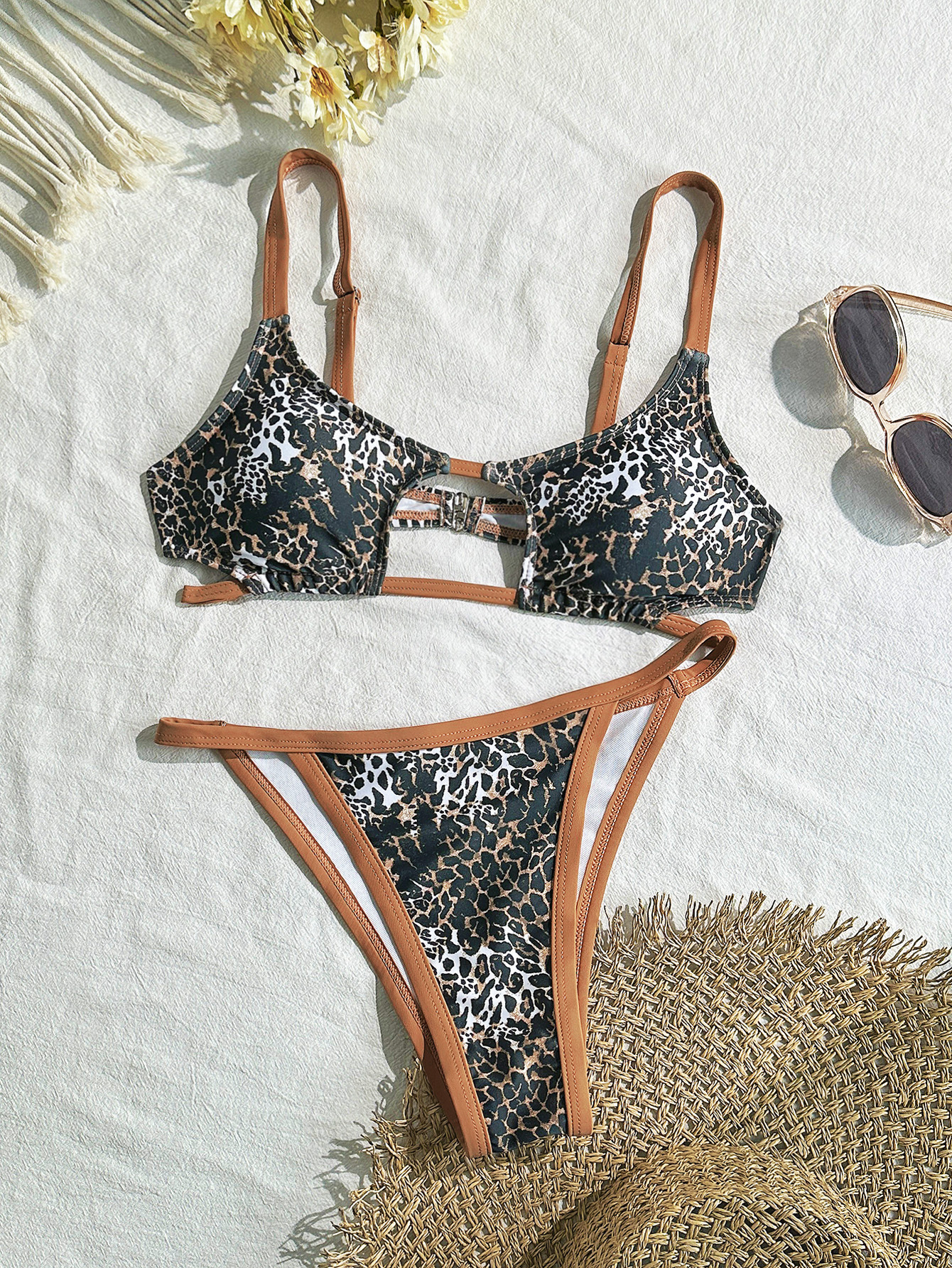Designer 2025 New Sexy Hollow Bikini Leopard Print Split Swimsuit High-end Women's Swimsuit Soaking Hot Spring Beach Wear Fashion Trend Lace Up