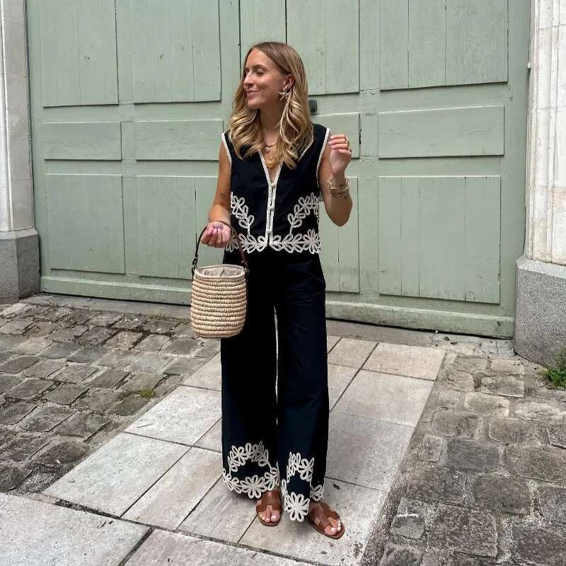 Fashion Embroidery Suit Women fashion New Elegant V Neck Sleeveless Tops Wide Leg Pants 2 Pieces Set Female Chic Outfits