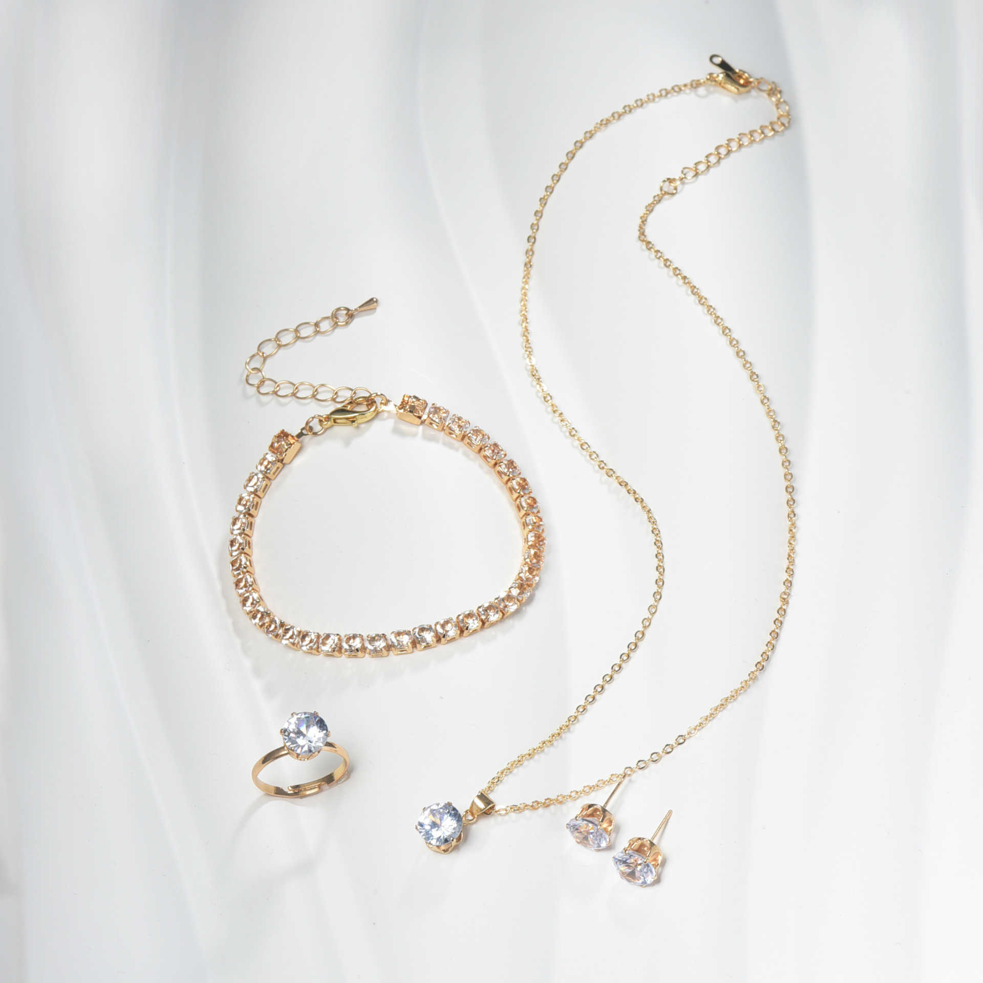 Zircon Jewelry Set Womens Eight Heart Eight Arrow Earnail Ring Bracelet Necklace Four Piece Jewelry Set W250312