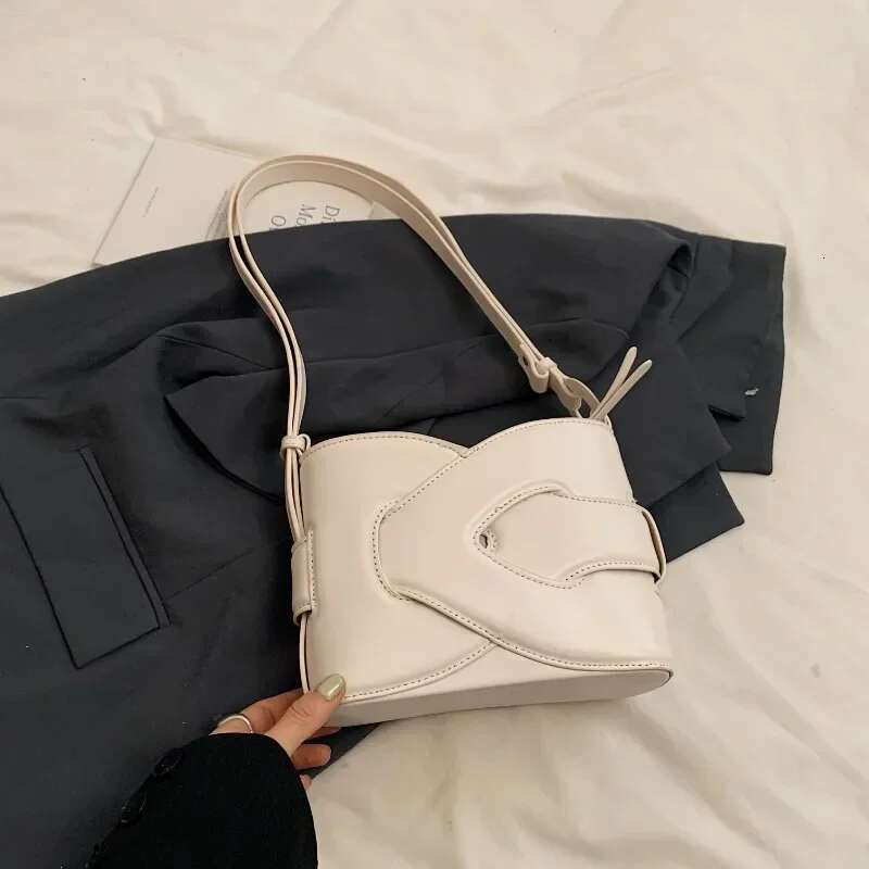High Appearance Level Crossbody Package 3-Dimensional Exquisite Simple Explosive Personality Light Commuter Shoulder Bag