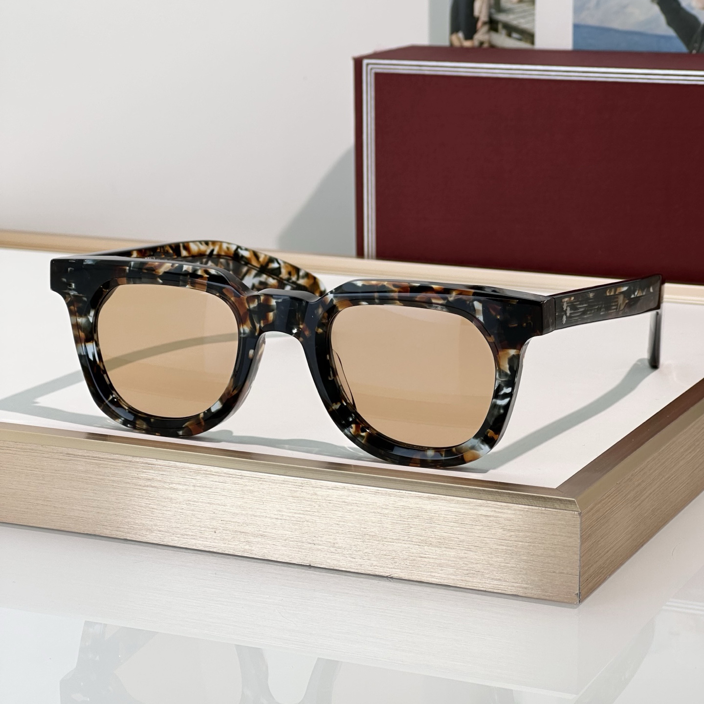 Sunglasses For Men Women Fashion Designer VENDOME Summer Stylish High Street Catwalk Style Anti-Ultraviolet Plate Square Acetate Full Frame Glasses Random Box