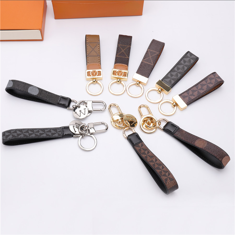 Fashion Key Buckle Car Keychain Handmade Leather Keychains Men Women Bag Pendant Accessories 13 Color