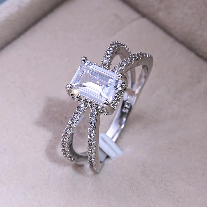 Trendy Design Jewelry Square Cut CZ Diamond Moissanite Ring Engagement