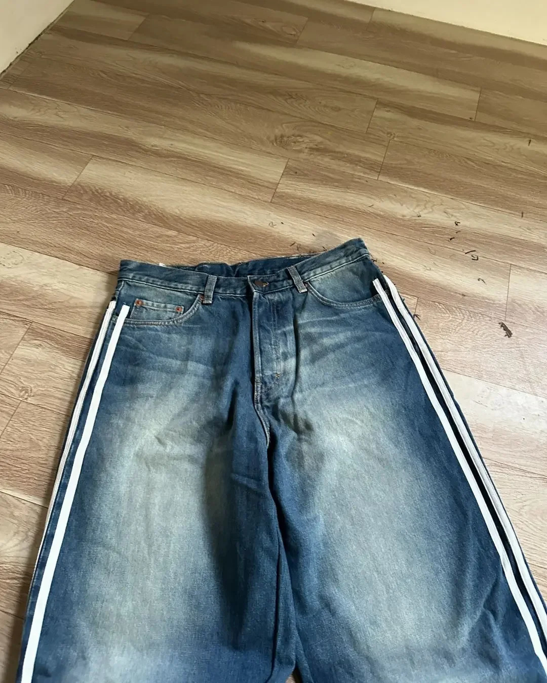 Simple Retro Y2K Harajuku Sports Striped Embroidered Washed Blue Jeans Mens Street Trend Loose Wide-leg Pants Skateboard Pants 250310