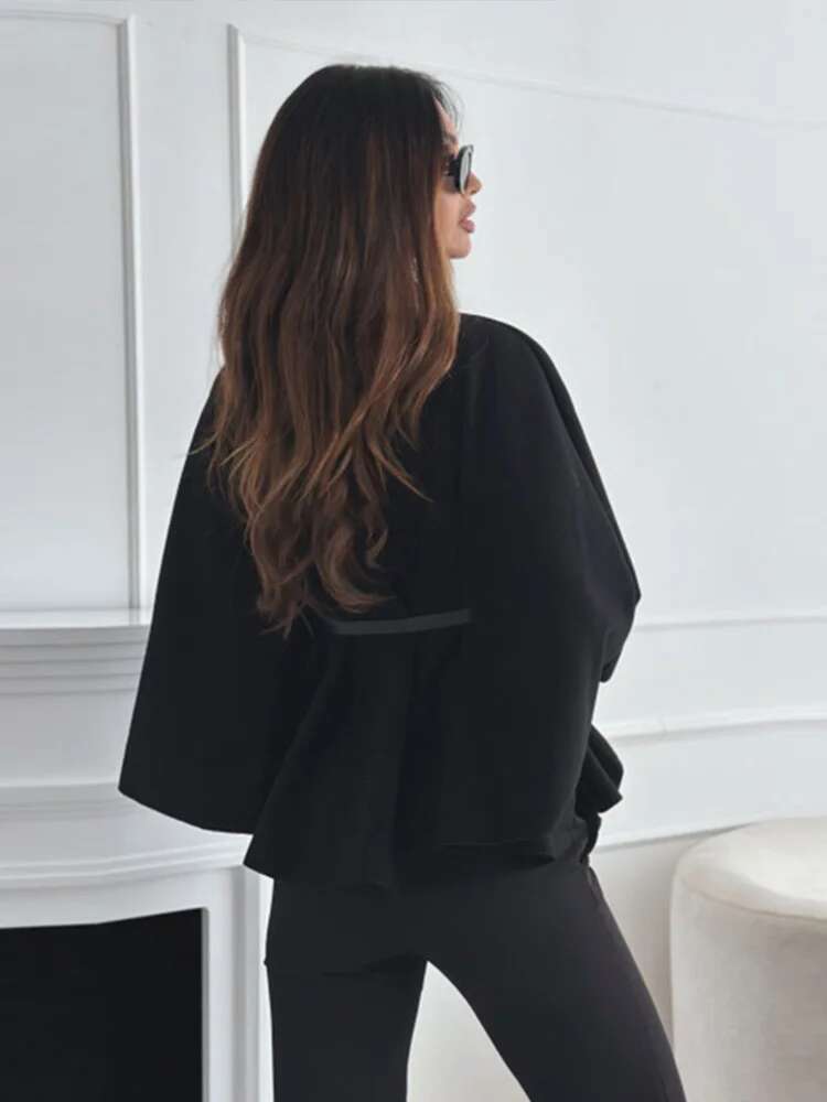 Lady Cloak Cape Woollen Tweed Poncho Thick Autumn Winter Women Single Buckle Batwing Sleeve Coat Elegant Warm Loose Outwear 2024