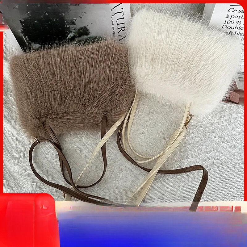 Light Luxury Niche Multifunctional Shoulder Bag Designer High Aesthetic Simple And Fashionable Women's Faux Fur Plush Shoulder Bag Women's M