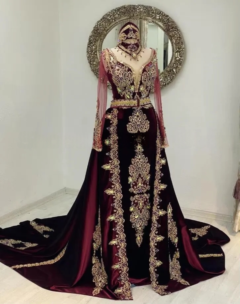 Elegant Burgundy Arabic Caftan Moroccan Prom Dresses with Long Sleeves Gold Applique Crystal Evening Gown Outfit Kaftan Women Formal Party Dress