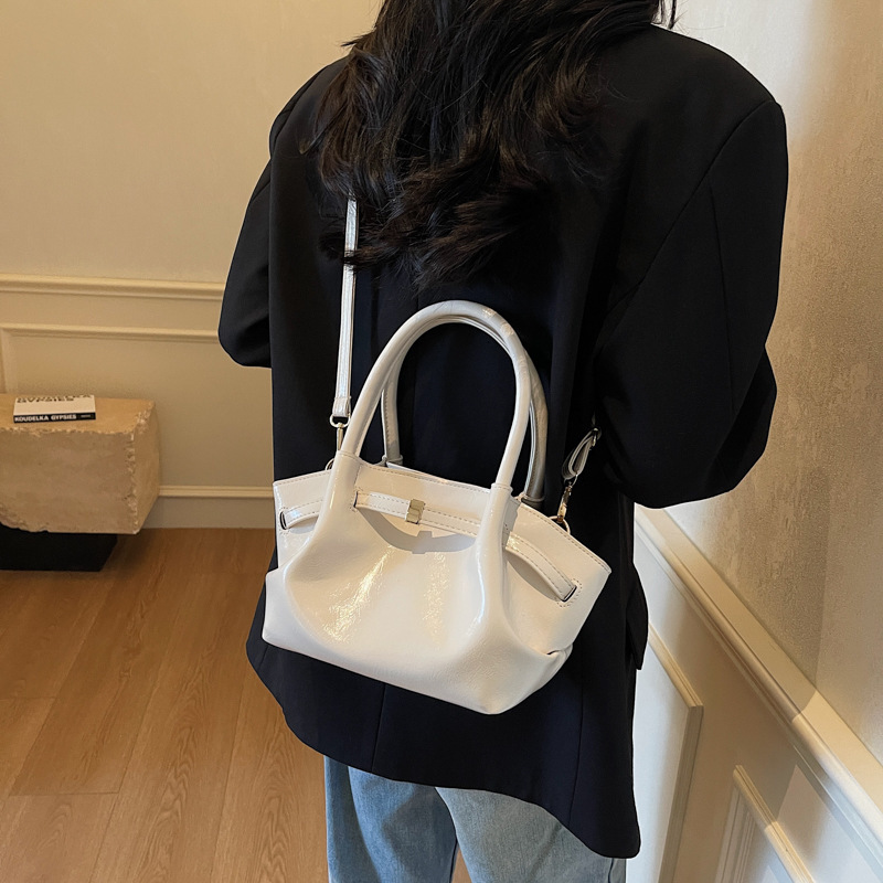 New Niche Designer Fashion Handbag, Large Capacity Handheld Storage Bag Trendy Multifunctional Single Shoulder Crossbody Bag Casual Saddle Bag Wallet 
