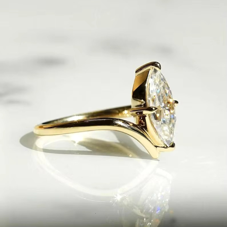 FOXI Luxury Marquise Moissanite Diamond Ring Engagement Solitaire Ring for Women 925 Sterling Silver Gold Plated Moissanite Ring