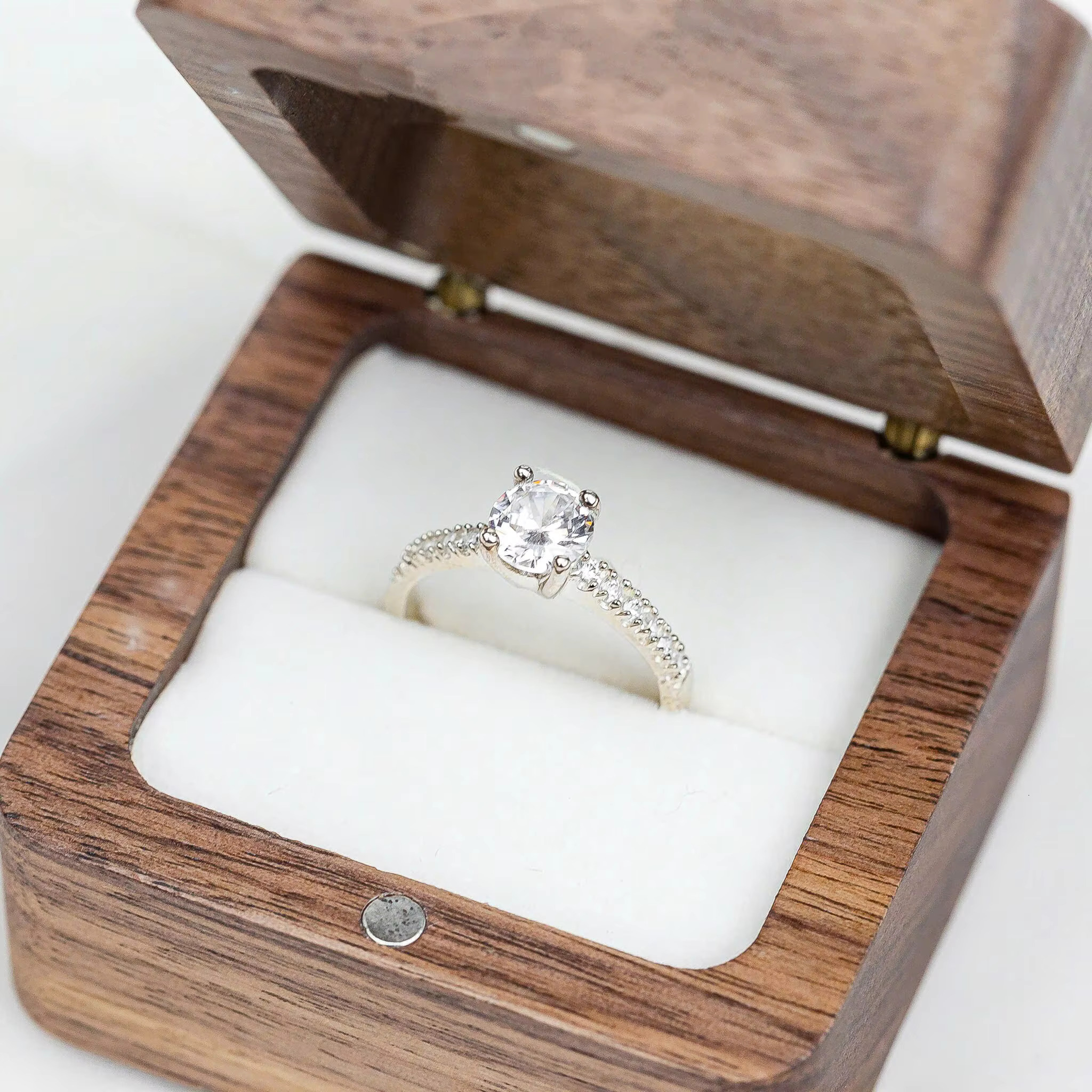 Welcome Deal 925 Rings for Parties Wedding Engagement Diamond Moissanite Rings for Wholesale with Ruby