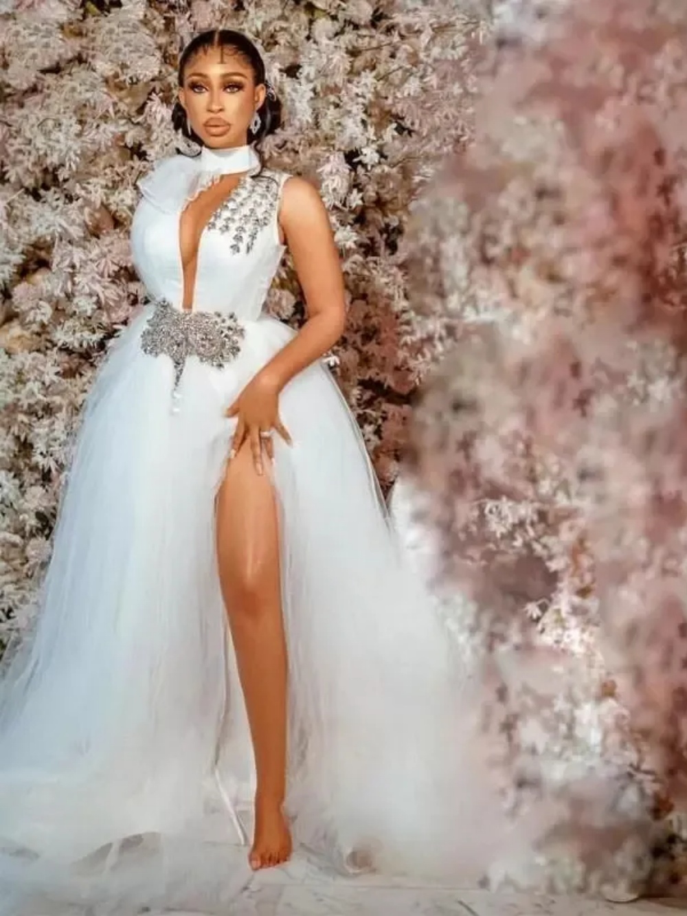 Plus Size A Line Wedding Dresses Crystal Lace Sleeveles High Neck Bride Dress Split Sweep Train Princess Bridal Dress Customized