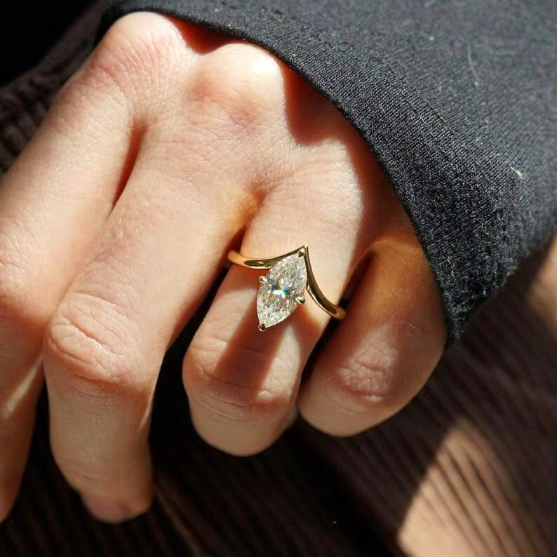 FOXI Luxury Marquise Moissanite Diamond Ring Engagement Solitaire Ring for Women 925 Sterling Silver Gold Plated Moissanite Ring
