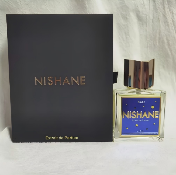 Plant-Inspired Neutral Blue Wood Cologne with Fresh Floral Notes perfume, 50 ml
