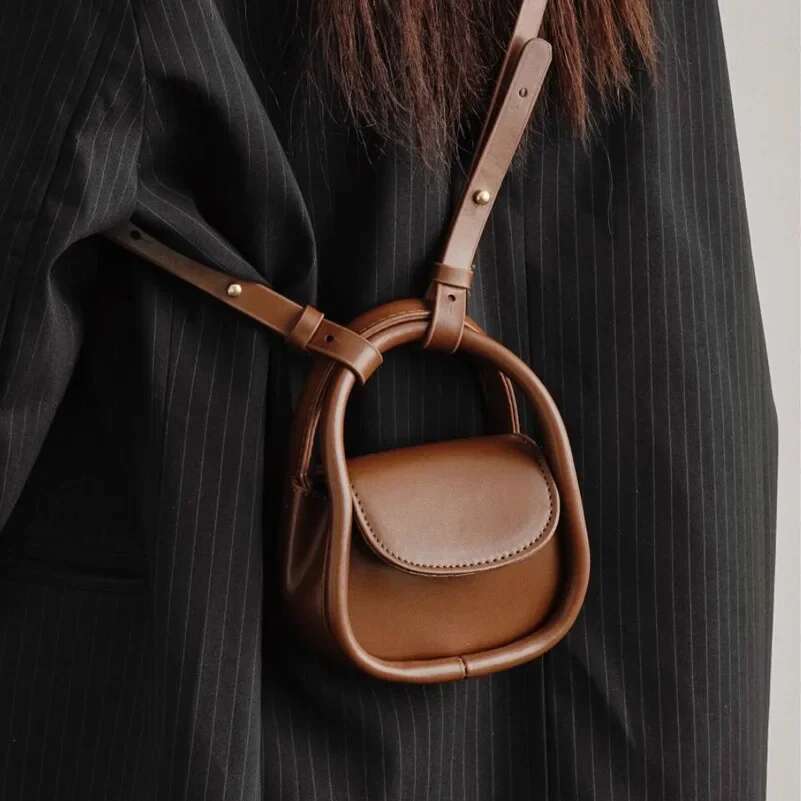 New Fashion Designer Mini Shoulder Solid Color Black High Quality Brown Pu Leather Italic Earphones Lipstick Small Storage Bag 2025 Young Luxury Mini 