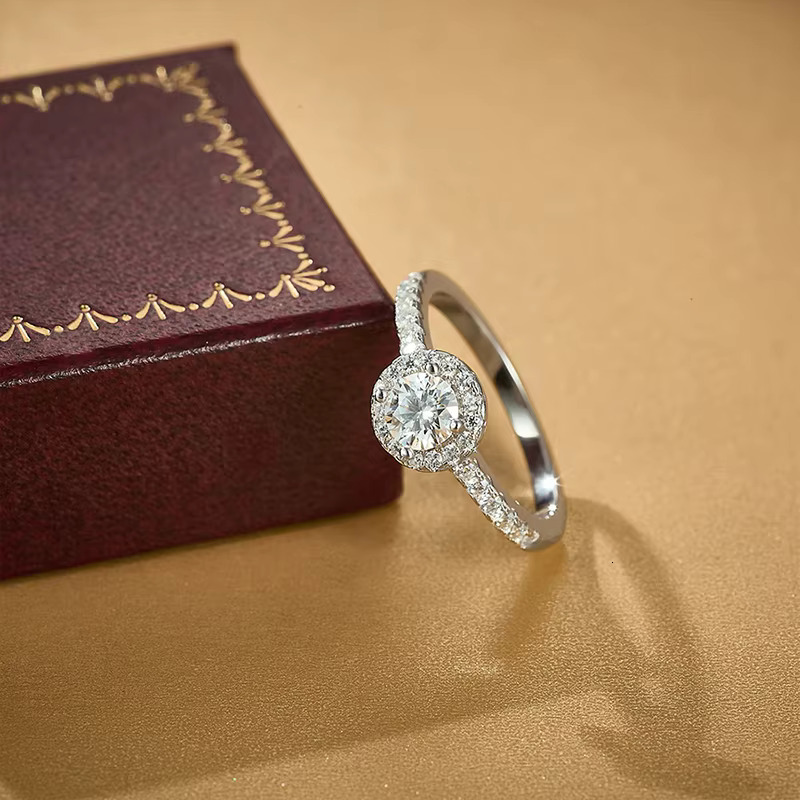 Luxury 925 Sterling 5mm Round Brilliant Cut Moissanite Diamond Ring Engagement Diamond Paved Halo Rings