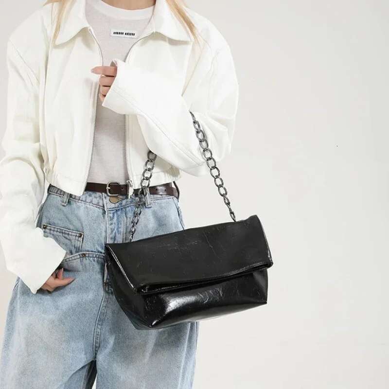 New Oil Wax Leather Chain Mini Handheld Bag High end PU Zipper Beautiful Crossbody Bag Large Capacity Fashion Designer Temperament Handbag Casual Armp